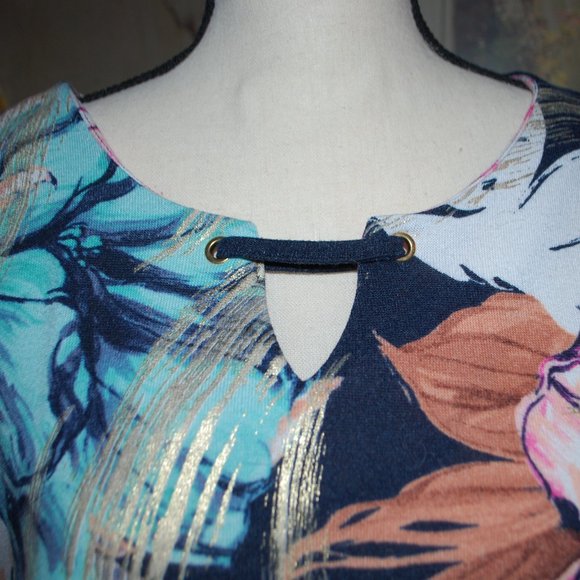 3/$30 - Floral Top w/Front Keyhole & Gold Striping - L - Picture 2 of 12